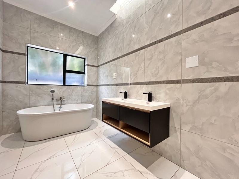 5 Bedroom Property for Sale in Seasons Lifestyle Estate North West